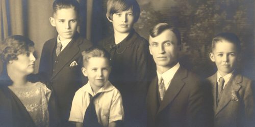 vintage-family-photo-1436961-1278×791.jpg